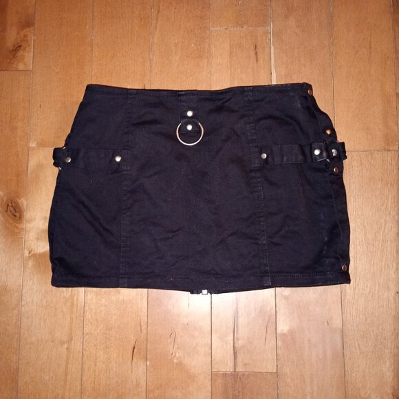 Mini Lip Service skirt - Picture 2 of 3